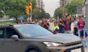 开云体育官网-西媒：巴德吉抵达甘伯体育城参加训练，他渴望完成注册为巴萨出战